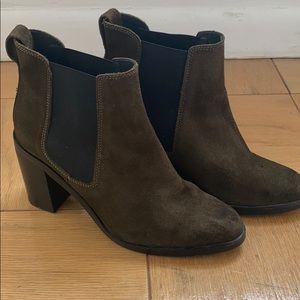 TOPSHOP Hunter Green Booties w/ Elastic Band